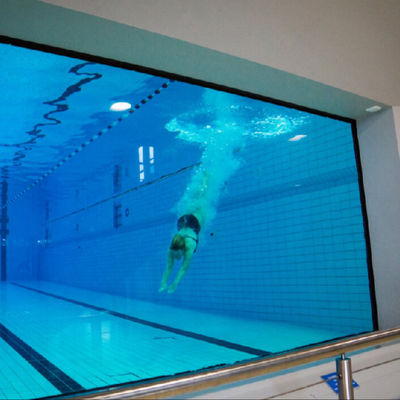 Buitenzwembad met een acrylcontainer met een acrylvenster van 30 mm tot 950 mm dikte