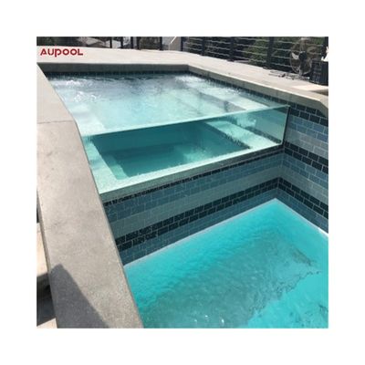 Achtertuin zwembadpaneel gemaakt van Lucite acrylmateriaal met een hoge oppervlakhardheid