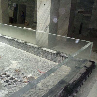Buitenzwembad met vierzijdig transparant paneel en acrylmateriaal