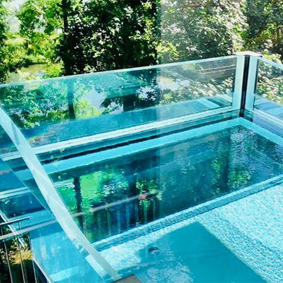 Acrylglas met een hoge lichtdoorlaatbaarheid